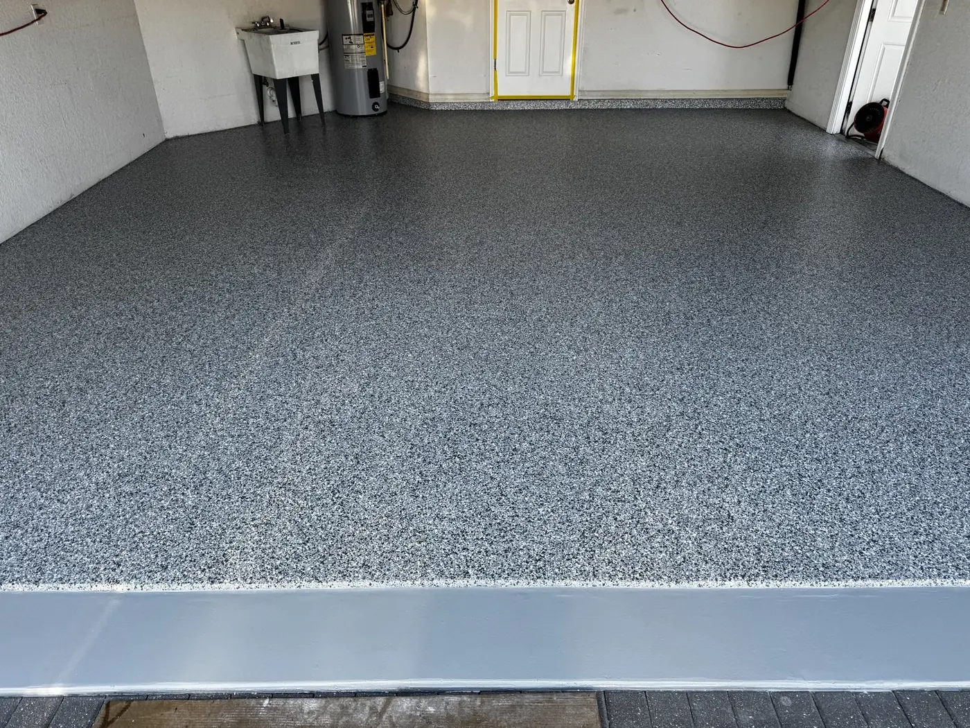 Finished polyaspartic flake garage floor in St. Petersburg, FL